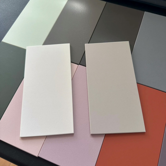 Comment choisir la couleur de colle pour vos matériaux