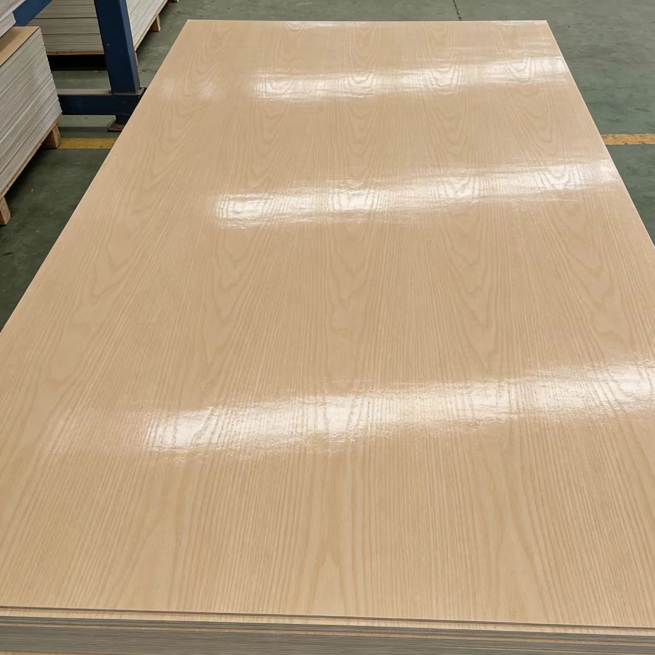 Le PVC a-t-il besoin d'un apprêt ou simplement de colle ?